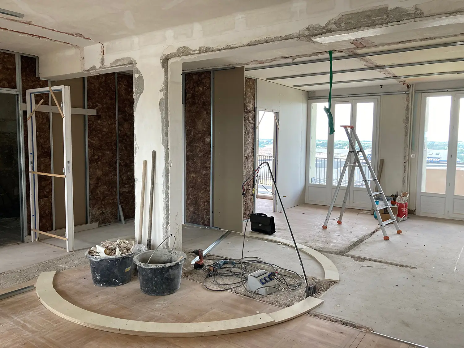 pendant les travaux de réunion des deux appartements