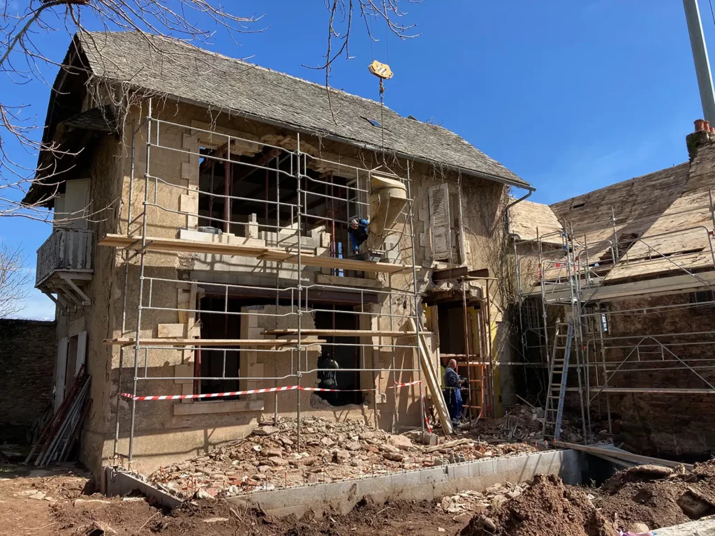 Chantier-encours3_Maison-maitre-aveyron_renovation_architecte-intramuros Chantier de la maison de maître du monastère par Intramuros architecte