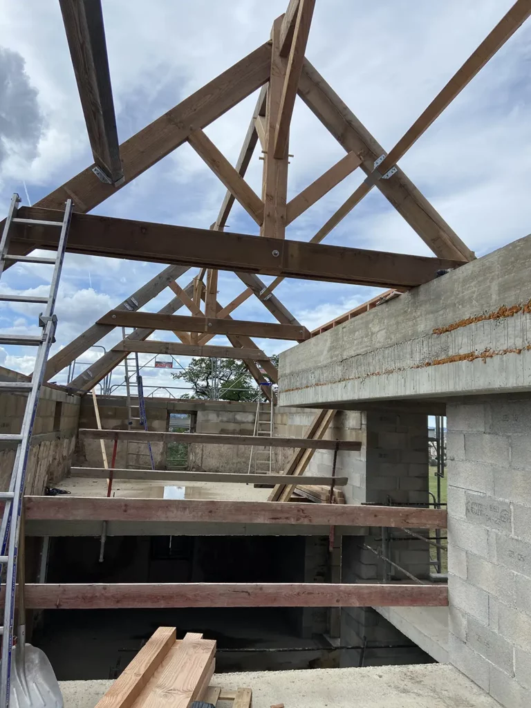 Chantier-encours_Maison-maitre-aveyron_renovation_architecte-intramuros Chantier de la maison de maître du monastère par Intramuros architecte