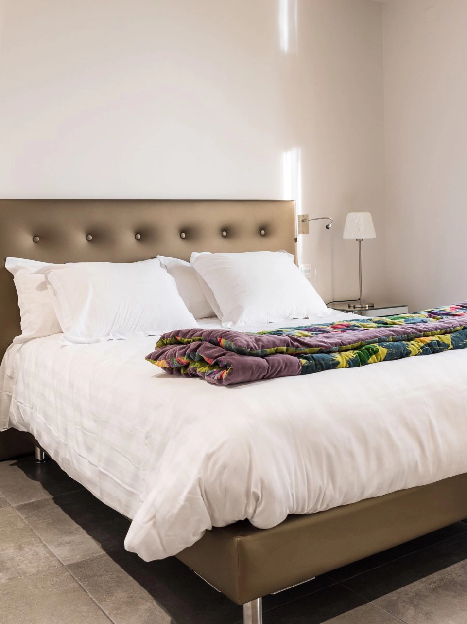 Chambre de l'hôtel Labro, conçue par l'agence d'architecte d'intérieur Intramuros à Rodez