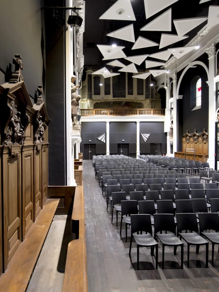 Chapelle-St-Jo_Rodez_Rehabilitation-IntraMuros_CH BOUSQUET Réhabilitation d'une chapelle en salle polyvalente à Rodez par l'agence Intra Muros