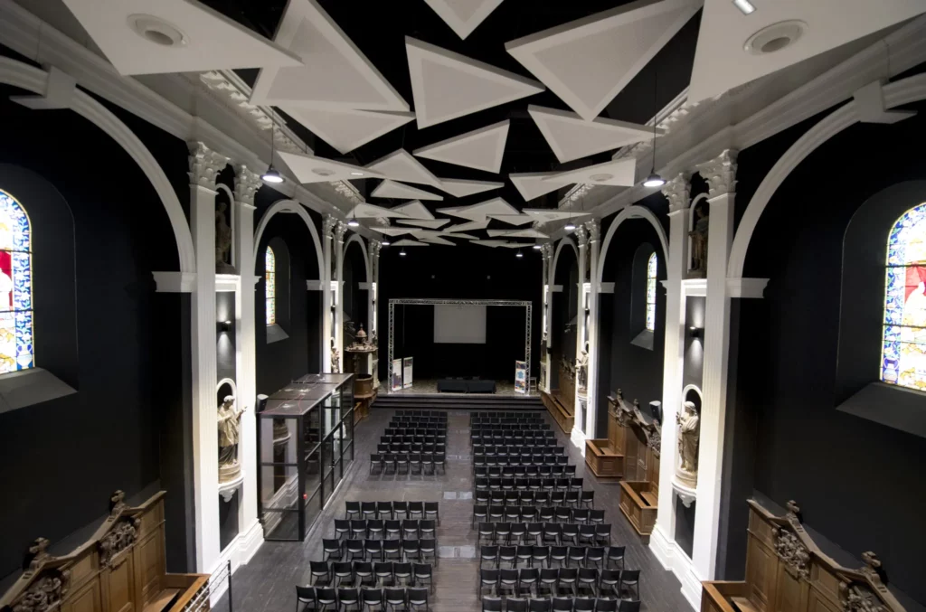 Chapelle-St-Jo_Travaux-fini_ChBousquet-Photographe La Chapelle St-Jo à Rodez a été entièrement repensé par l'architecte Frédéric Kierasinski